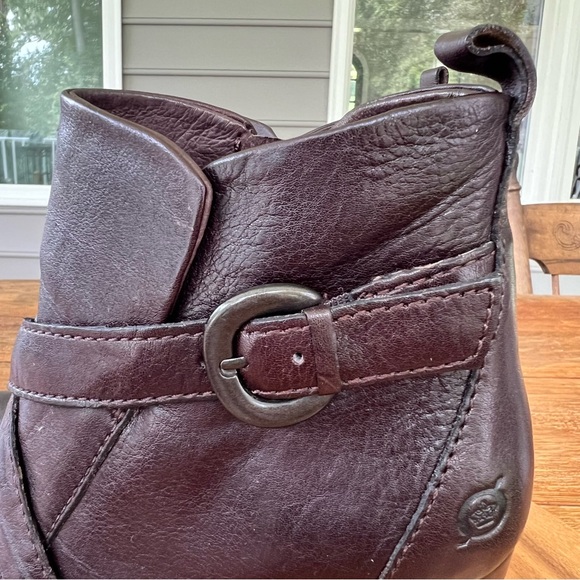 Born Women’s Leather Heel Buckle Detail Biker Ankle Boots Booties Red/Brown Sz 9 - Picture 9 of 17